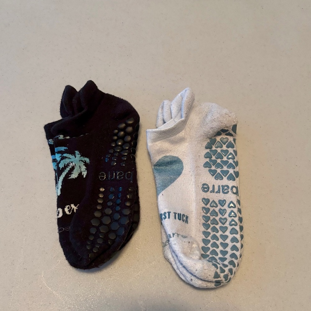 Pure Barre grippy socks Small